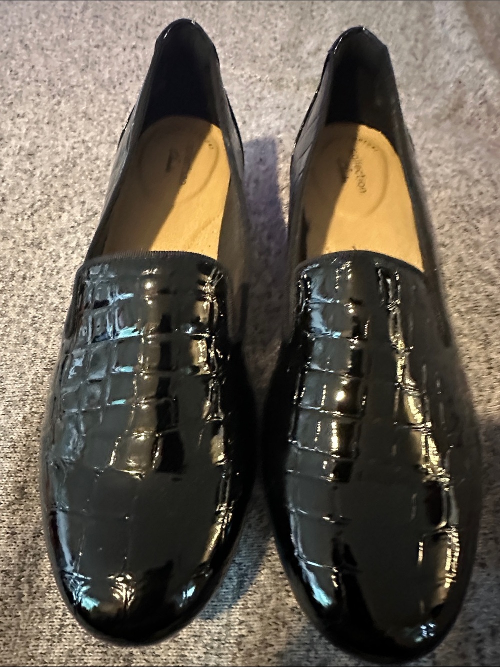 Clarks Black Patent leather Croc-Embossed Women's Loafers Sz 8.5